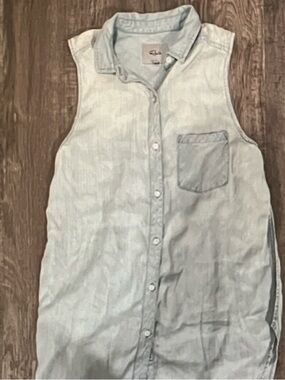 Rails Light Blue Denim Sleeveless Button-Up Tank